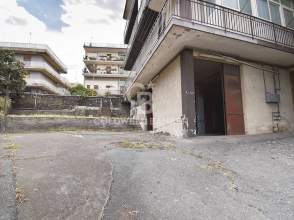 negozio in vendita ad Aci Catena
