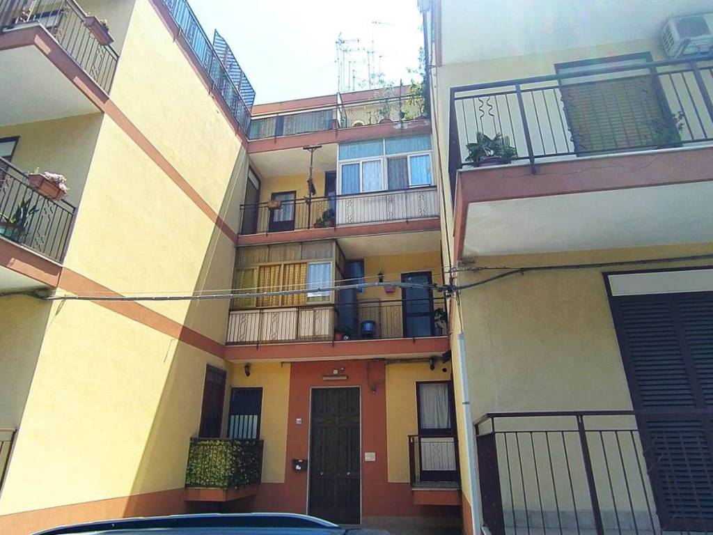 appartamento in vendita ad Aci Catena
