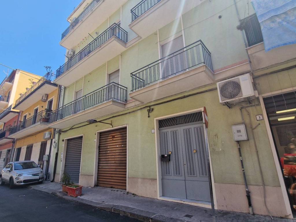 appartamento in vendita ad Aci Catena