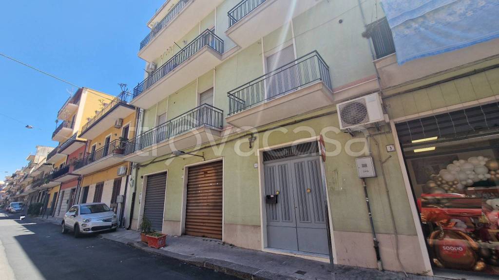 appartamento in vendita ad Aci Catena