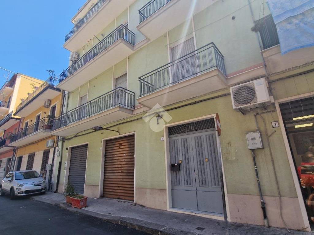 appartamento in vendita ad Aci Catena