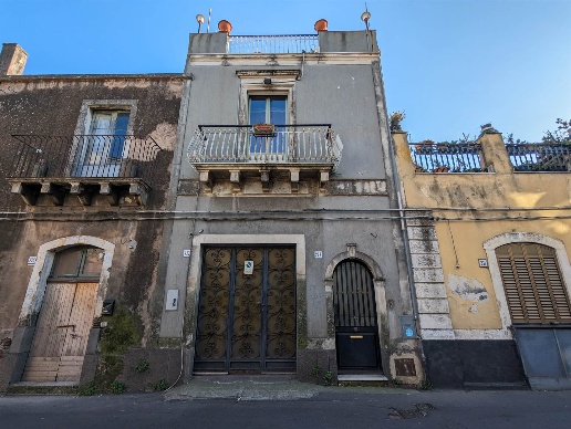 casa indipendente in vendita ad Aci Catena