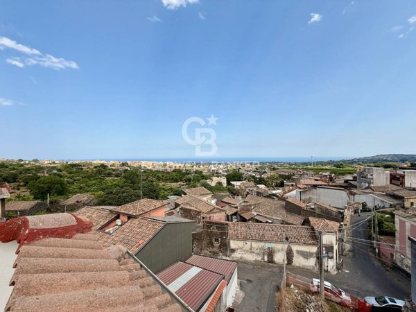 appartamento in vendita ad Aci Catena