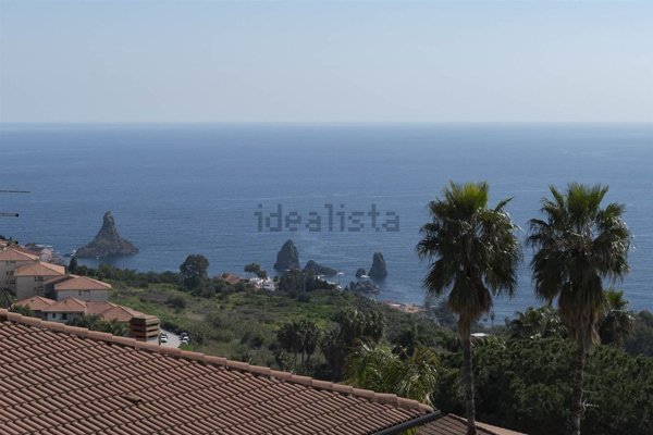 casa indipendente in vendita ad Aci Catena