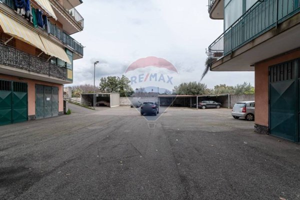 locale di sgombero in vendita ad Aci Catena