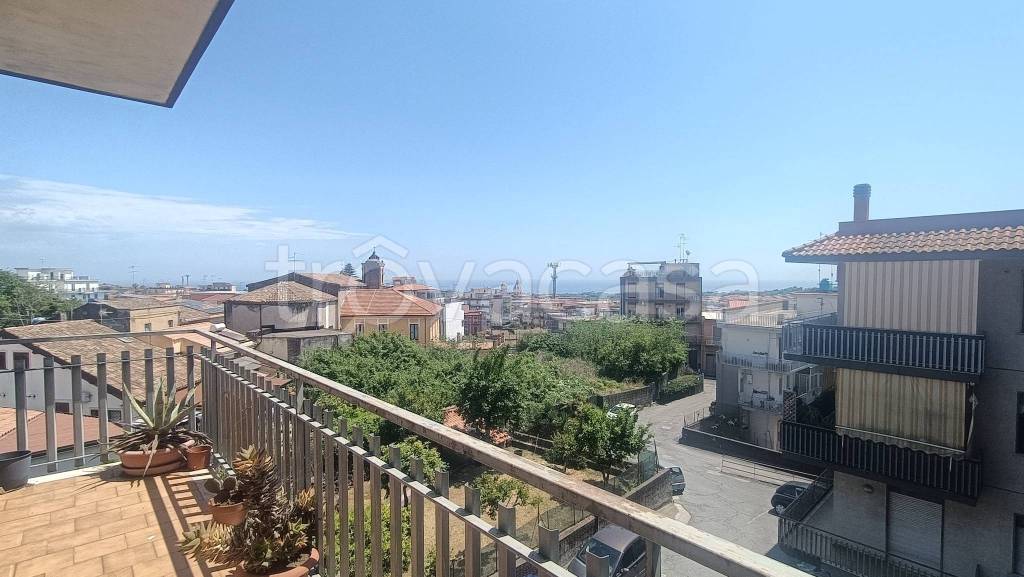 appartamento in vendita ad Aci Catena