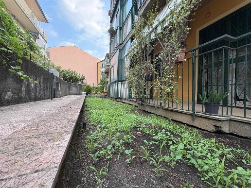 appartamento in vendita ad Aci Catena