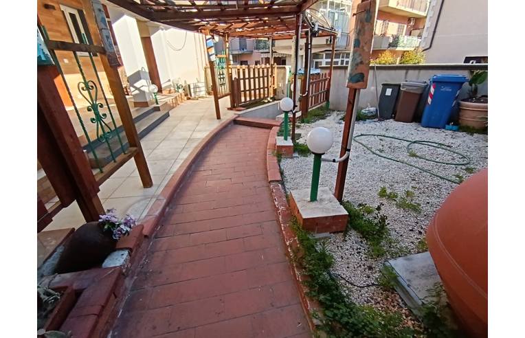 intera palazzina in vendita ad Aci Catena in zona San Nicolò
