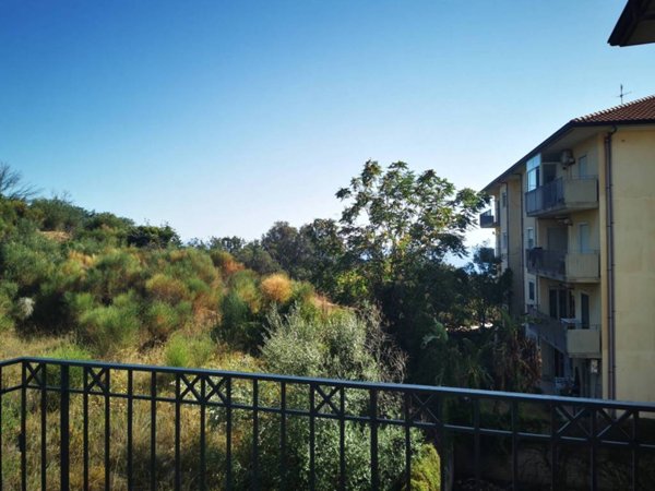 appartamento in vendita ad Aci Catena