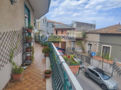appartamento in vendita ad Aci Catena