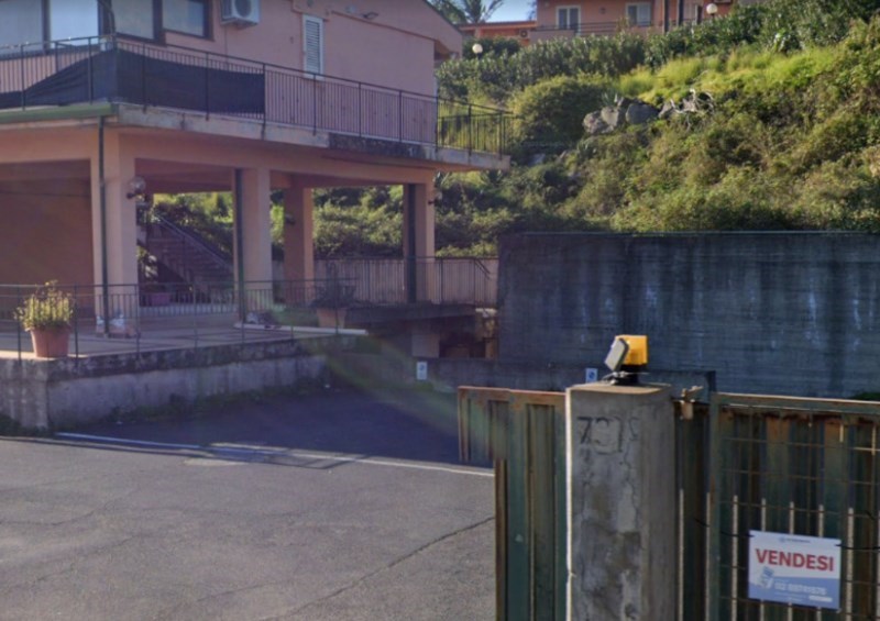 appartamento in vendita ad Aci Catena in zona Vampolieri