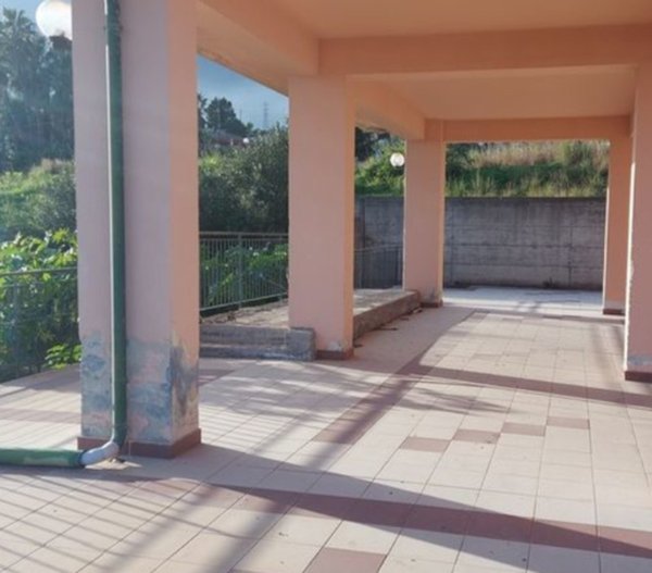 appartamento in vendita ad Aci Catena in zona Vampolieri