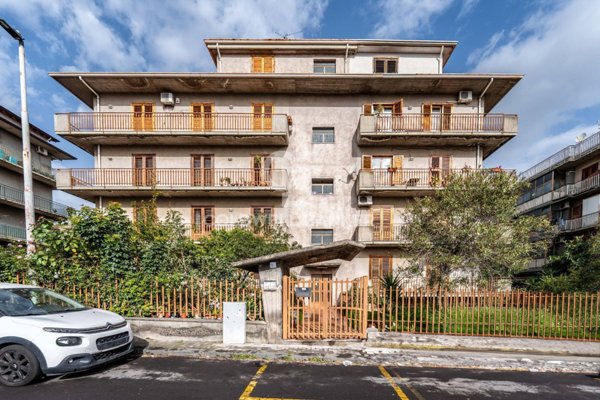 appartamento in vendita ad Aci Catena