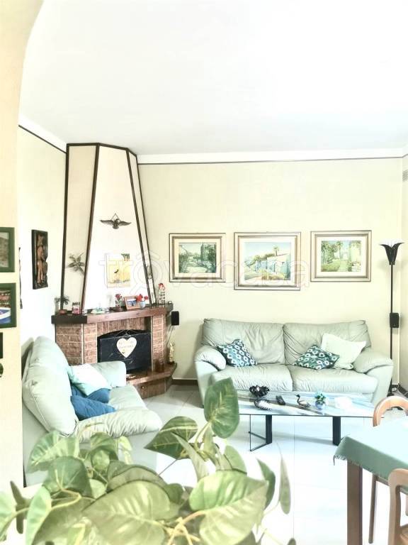 appartamento in vendita ad Aci Catena in zona Aci San Filippo