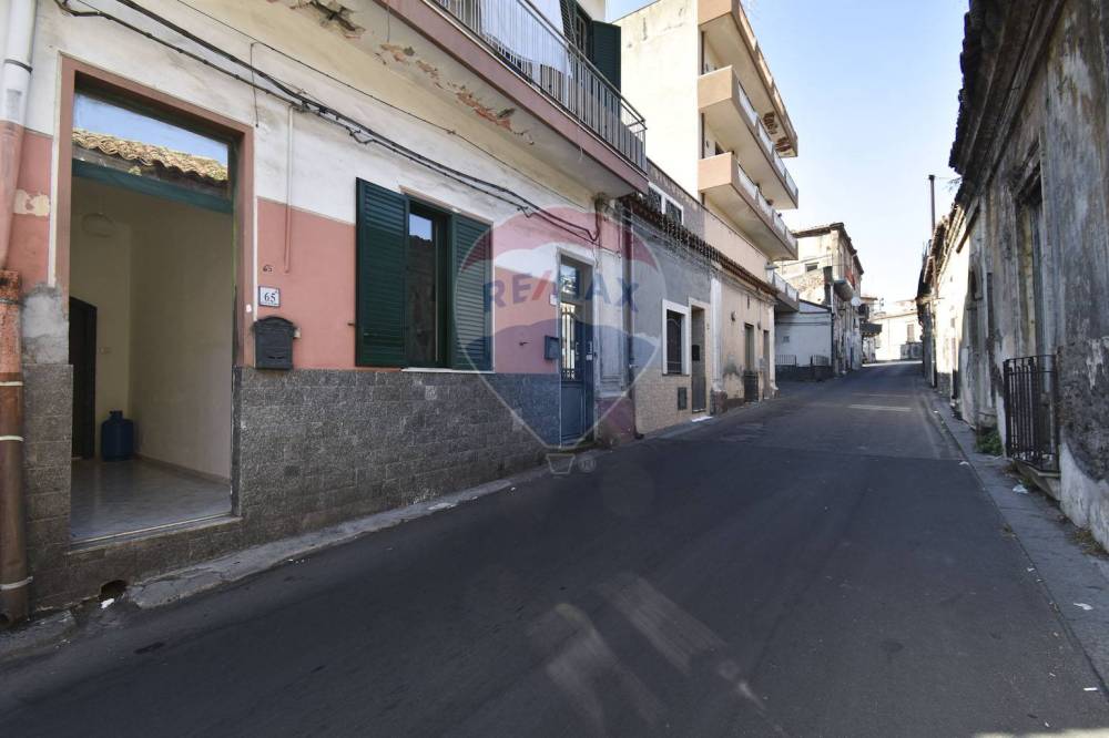 casa indipendente in vendita ad Aci Catena