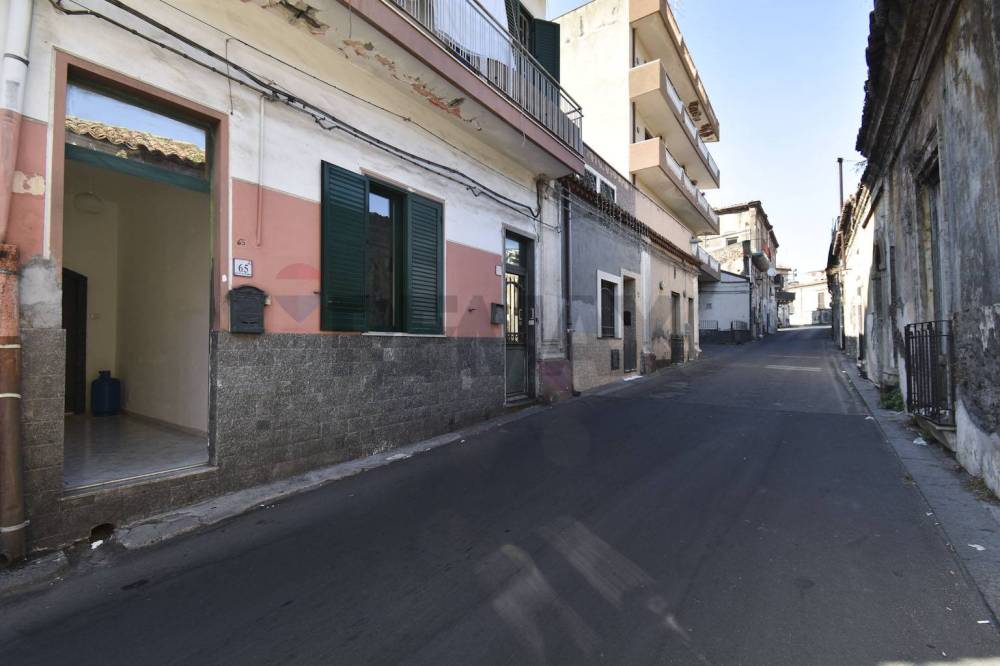 casa indipendente in vendita ad Aci Catena