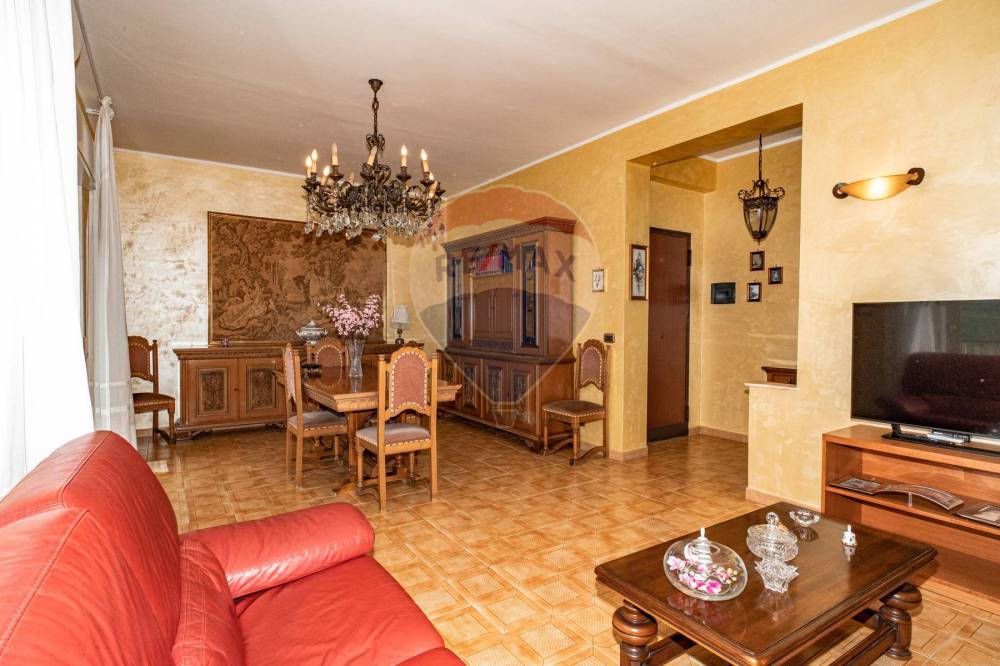 appartamento in vendita ad Aci Catena