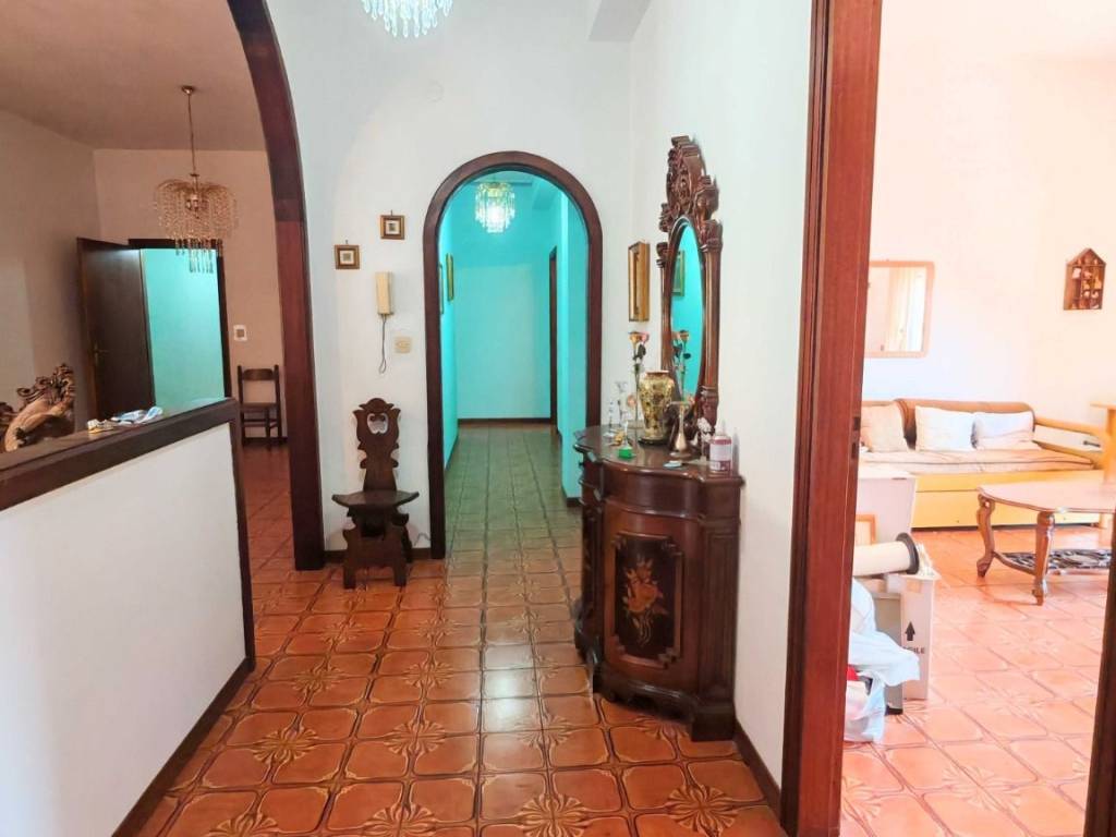 appartamento in vendita ad Aci Catena in zona Aci San Filippo