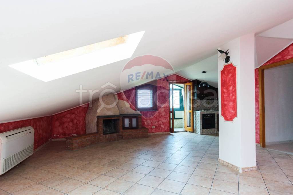 appartamento in vendita ad Aci Catena