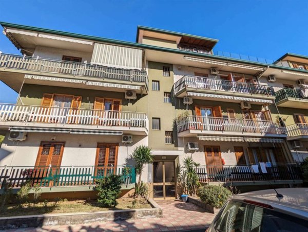 appartamento in vendita ad Aci Catena
