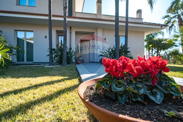 casa indipendente in vendita ad Aci Catena in zona San Nicolò