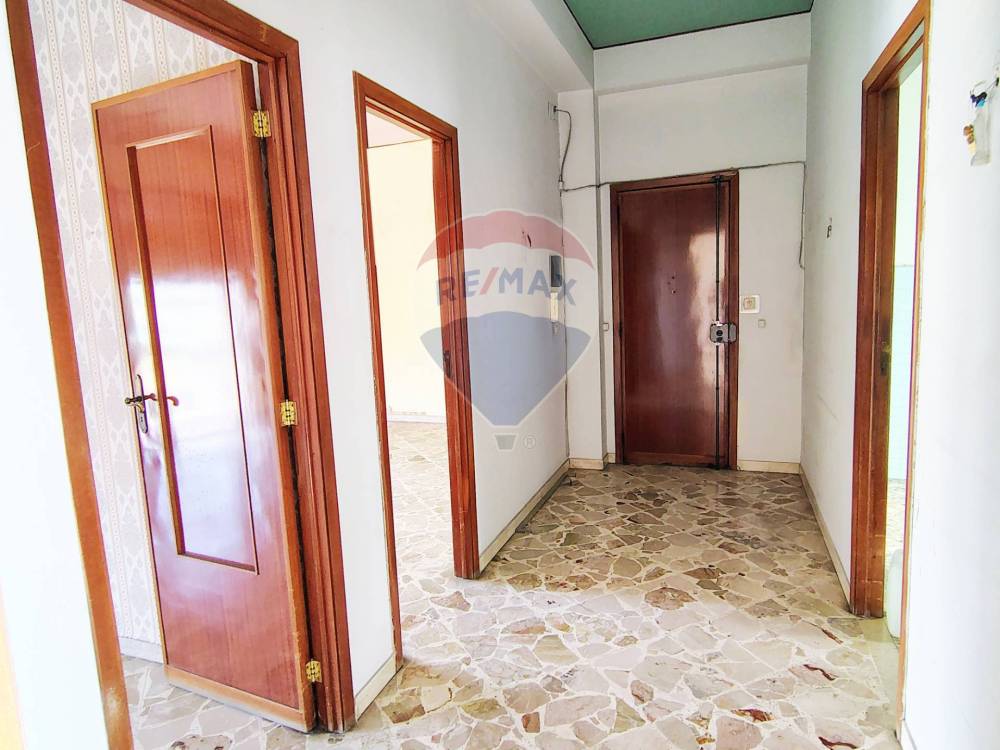 appartamento in vendita ad Aci Catena in zona Aci San Filippo