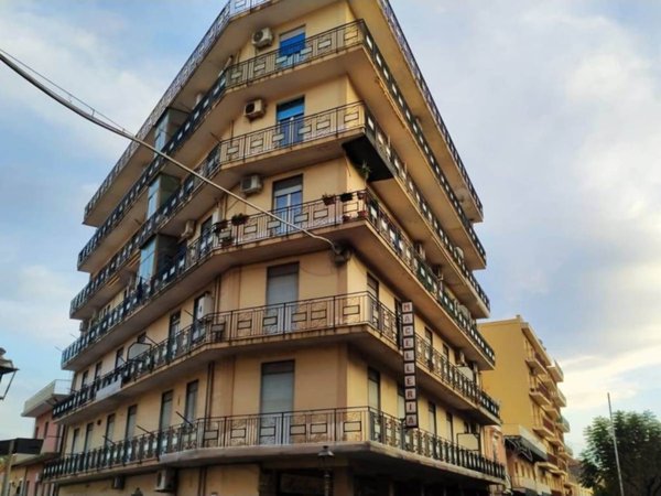 appartamento in vendita ad Aci Catena
