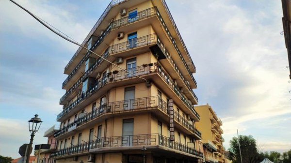 appartamento in vendita ad Aci Catena