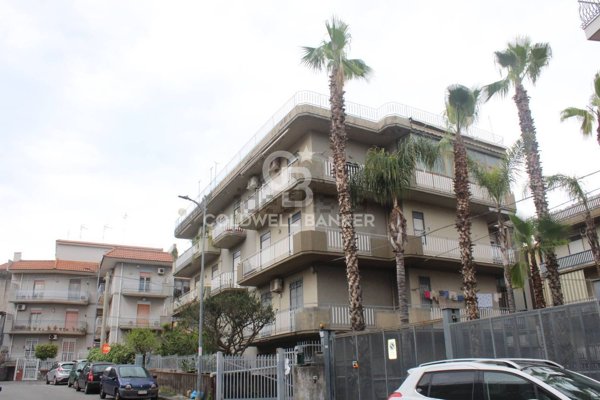 appartamento in vendita ad Aci Catena