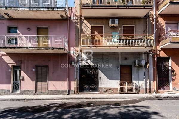 appartamento in vendita ad Aci Catena