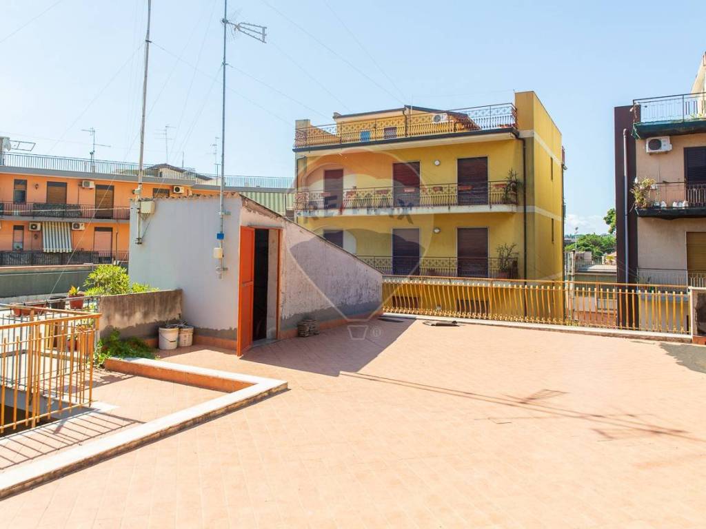 appartamento in vendita ad Aci Catena