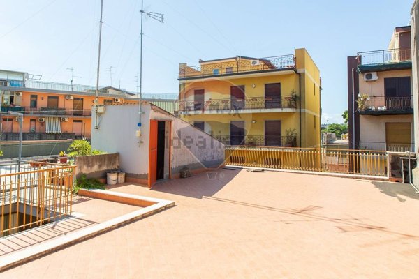 appartamento in vendita ad Aci Catena