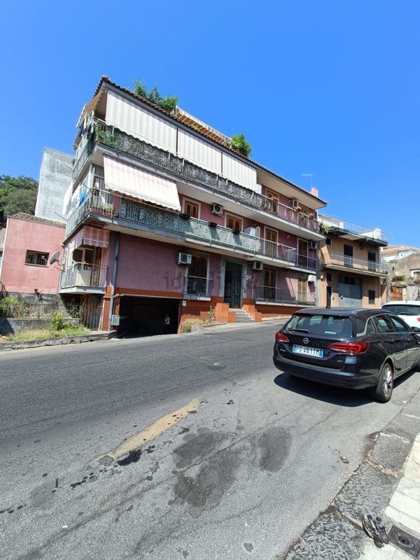 appartamento in vendita ad Aci Catena