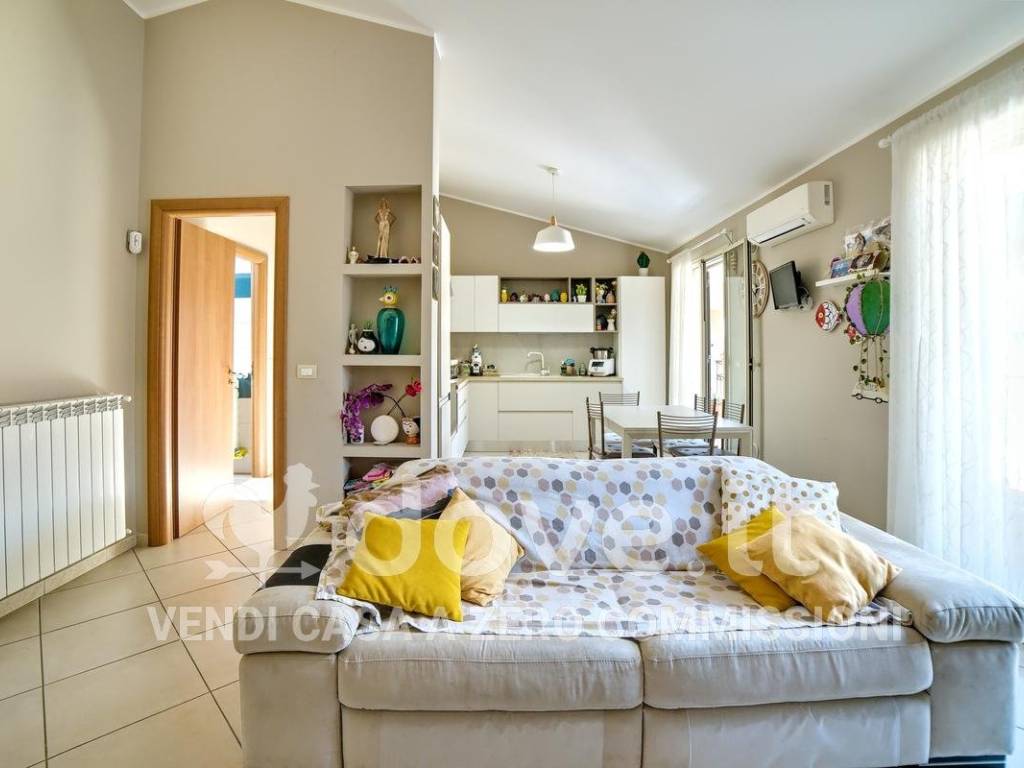 appartamento in vendita ad Aci Catena