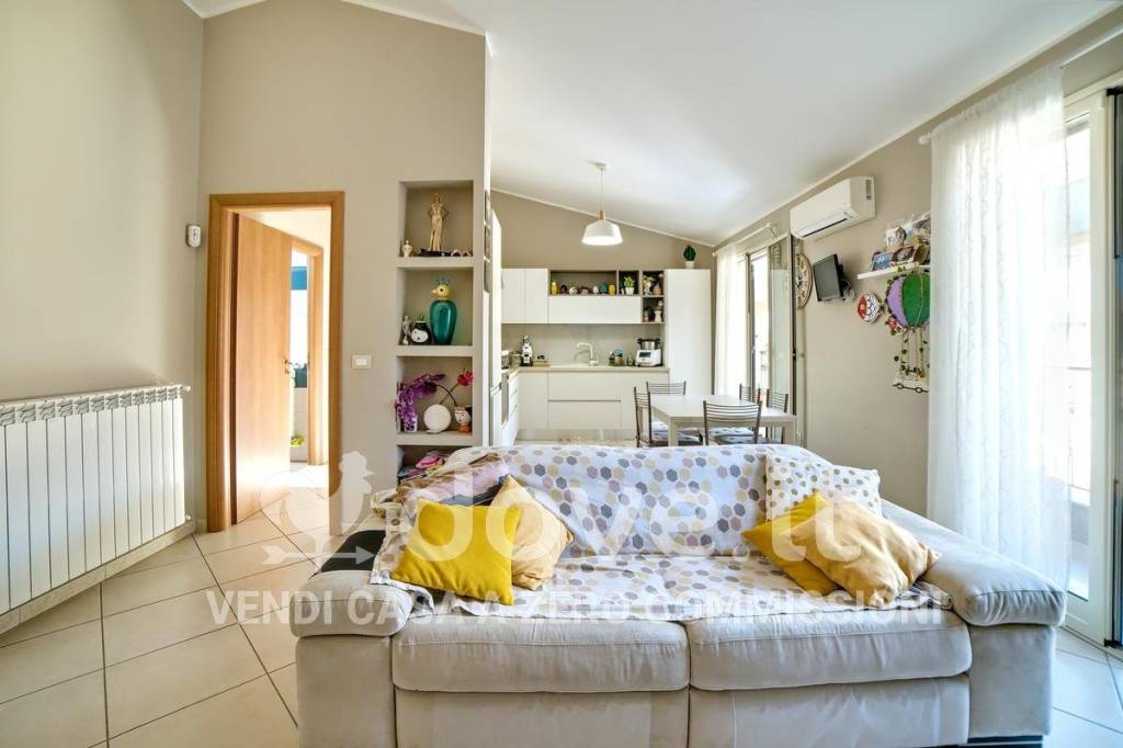 appartamento in vendita ad Aci Catena