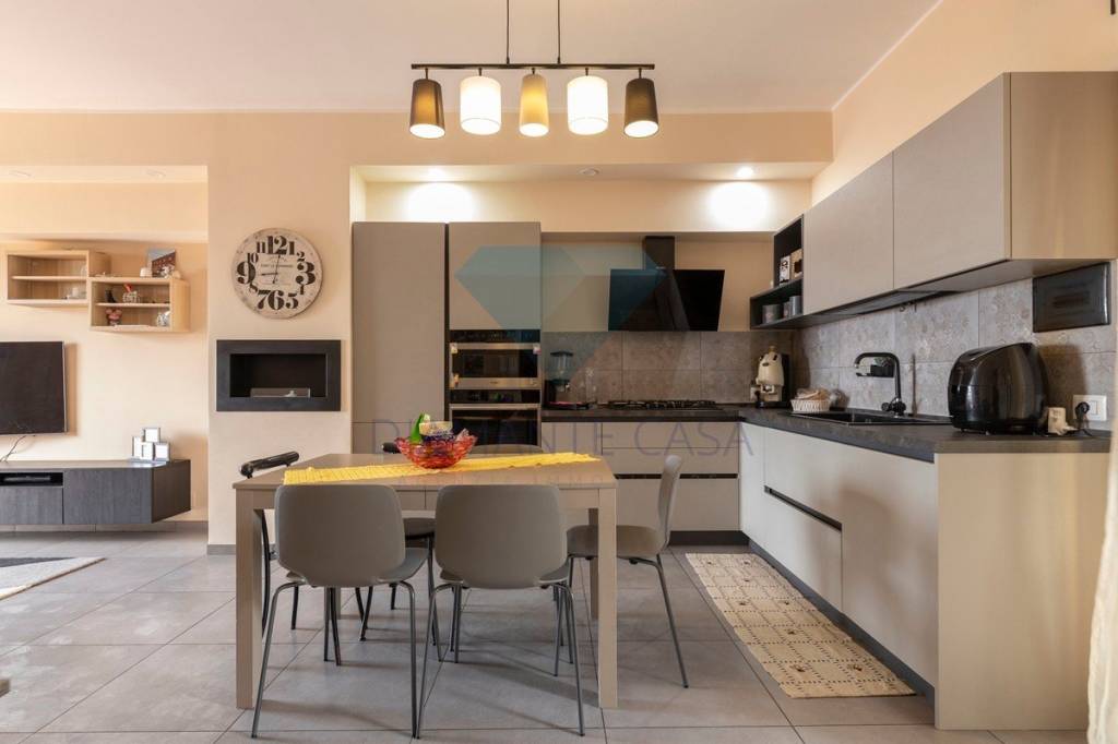 casa indipendente in vendita ad Aci Catena in zona Vampolieri
