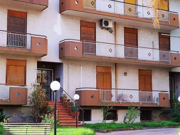 appartamento in vendita ad Aci Catena