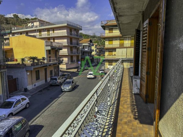 casa indipendente in vendita ad Aci Catena