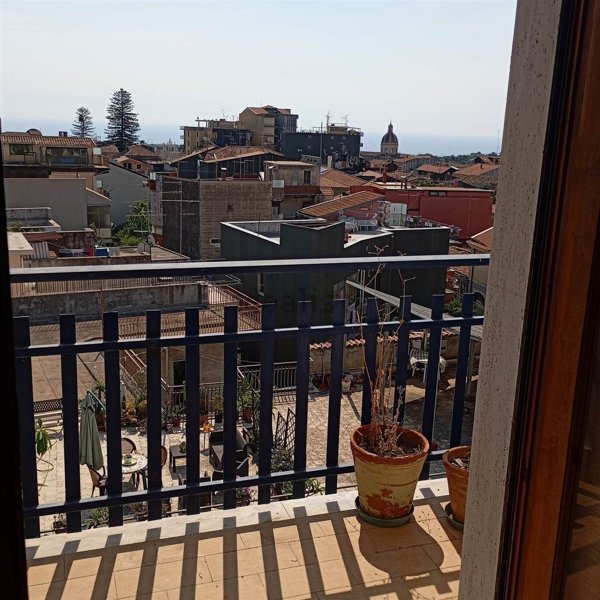 appartamento in vendita ad Aci Catena