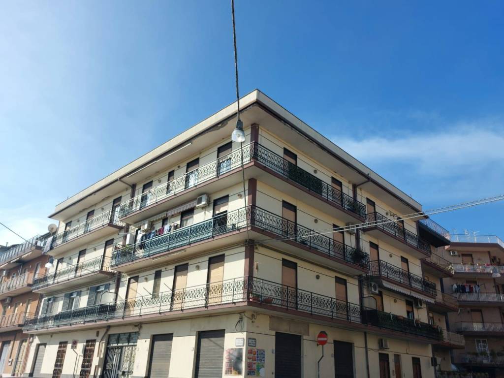 appartamento in vendita ad Aci Catena