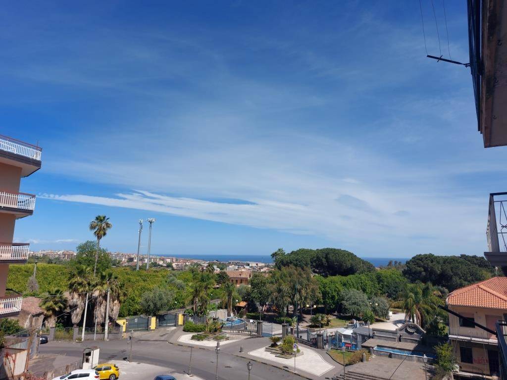 appartamento in vendita ad Aci Catena