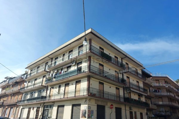 appartamento in vendita ad Aci Catena