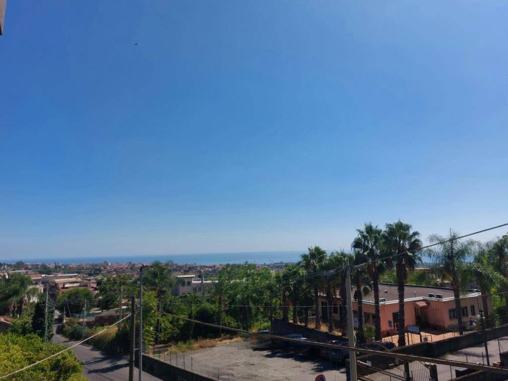 appartamento in vendita ad Aci Catena