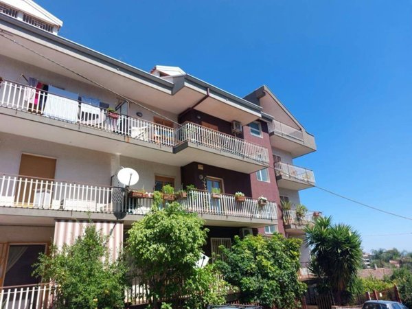 appartamento in vendita ad Aci Catena