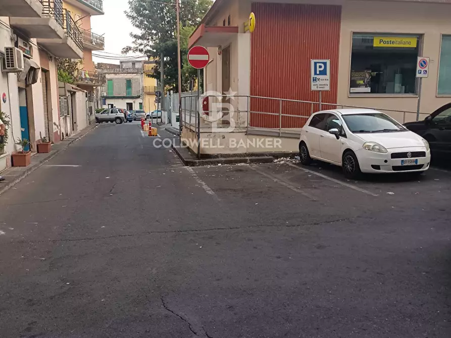 locale commerciale in vendita ad Aci Catena