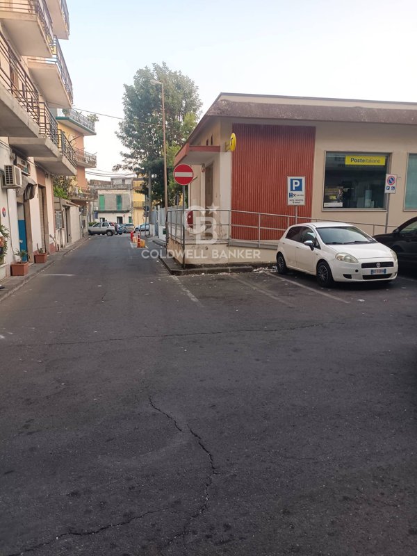 locale commerciale in vendita ad Aci Catena