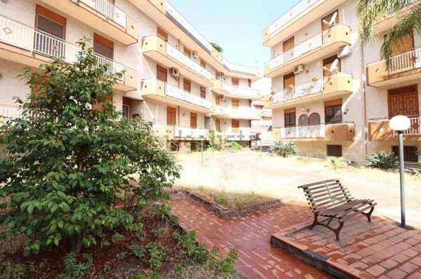 appartamento in vendita ad Aci Catena