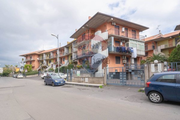 appartamento in vendita ad Aci Catena