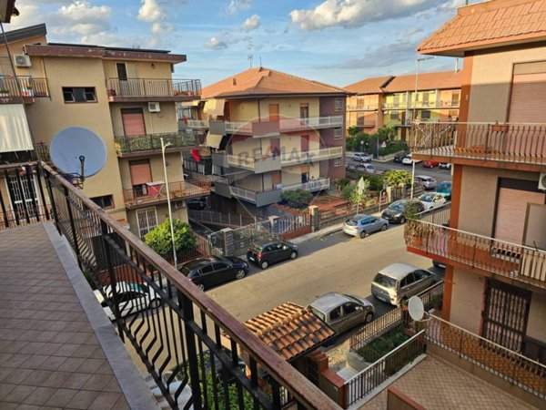 appartamento in vendita ad Aci Catena
