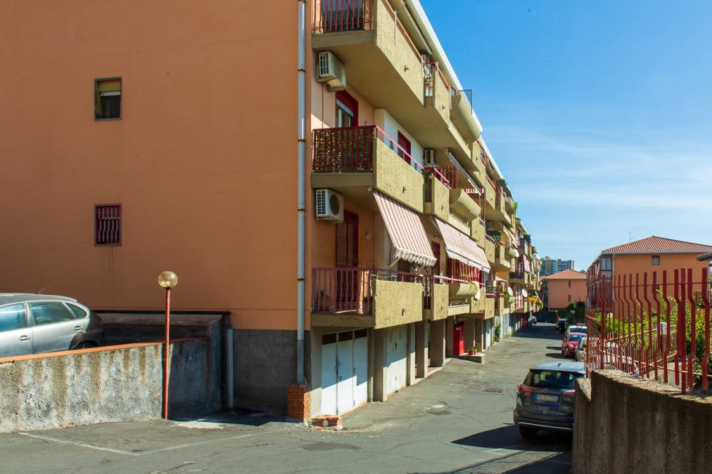 appartamento in vendita ad Aci Catena